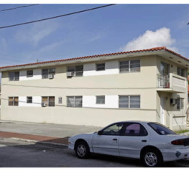 Building Photo - 585 SW 13th Ave