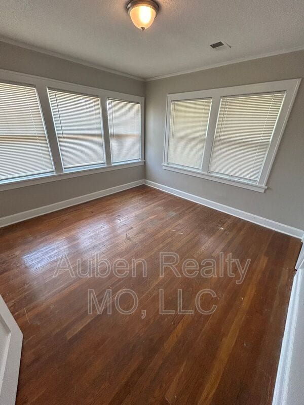 Building Photo - 5426 Harrison St