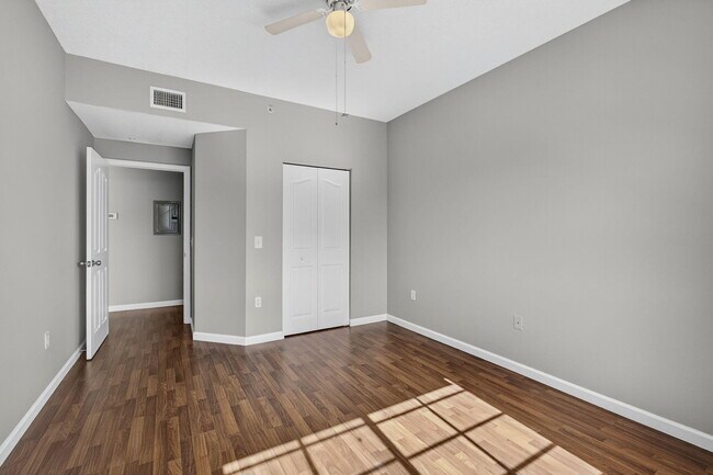 Building Photo - 6204 Myrtlewood Cir W