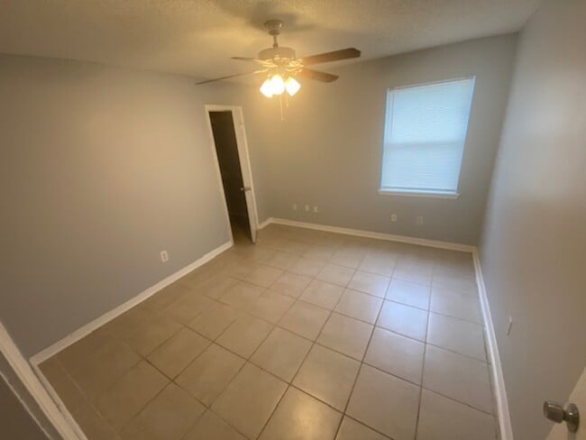Building Photo - 2591 Malibu Cir