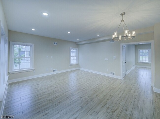 Building Photo - 8 Travers Ave