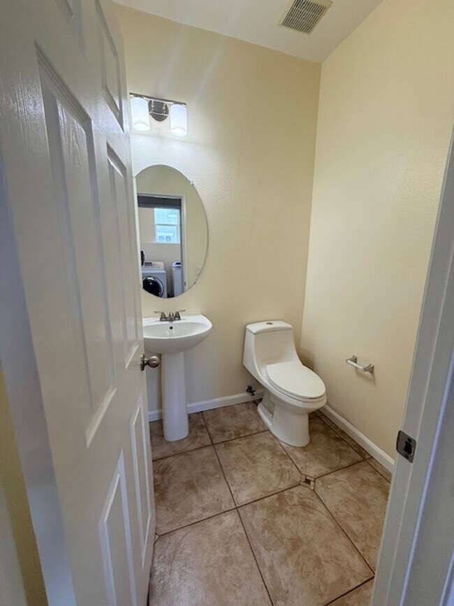Building Photo - Eastlake Vistas condo available now