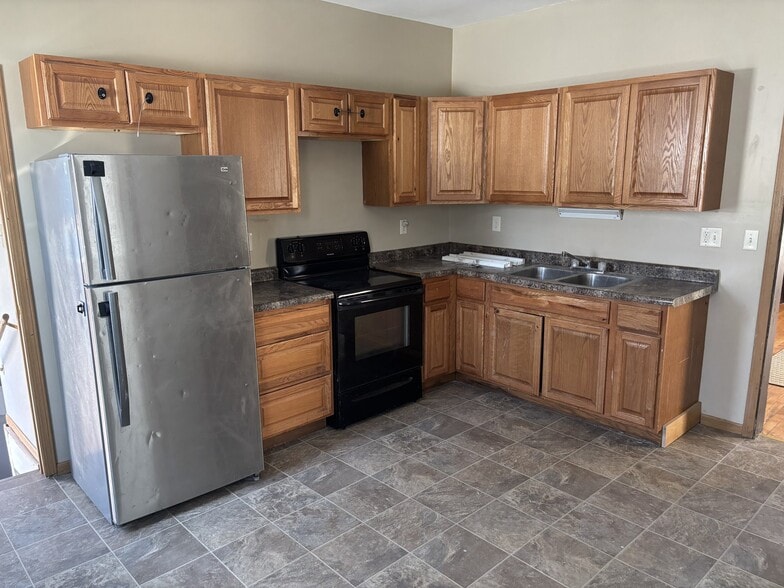 Building Photo - 801 15th Ave S