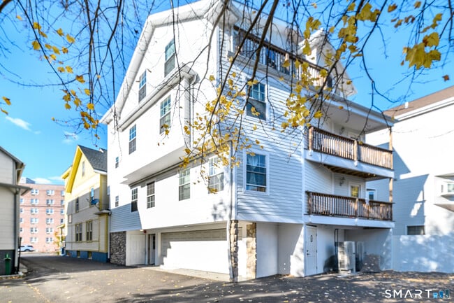 Building Photo - 159 Grove St