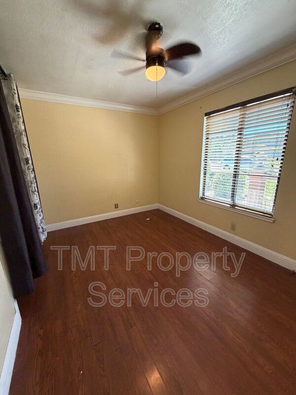 Building Photo - 930 Graywood Cir