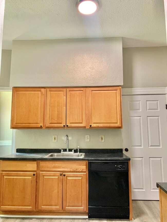 Building Photo - Winnebago Wonder: Spacious Living with Charm & Comfort!