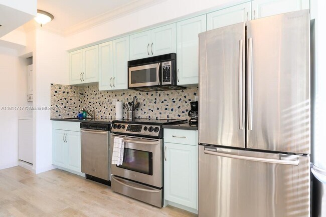 Building Photo - 65 Hendricks Isle