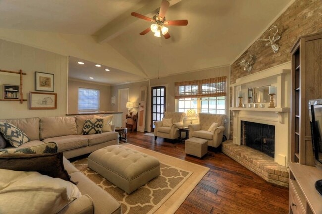 Building Photo - 14026 St Marys Ln