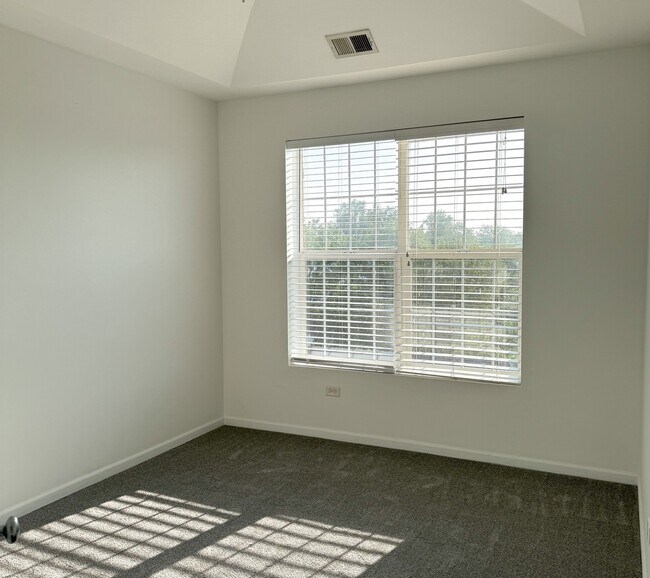 Building Photo - 16600 Liberty Cir
