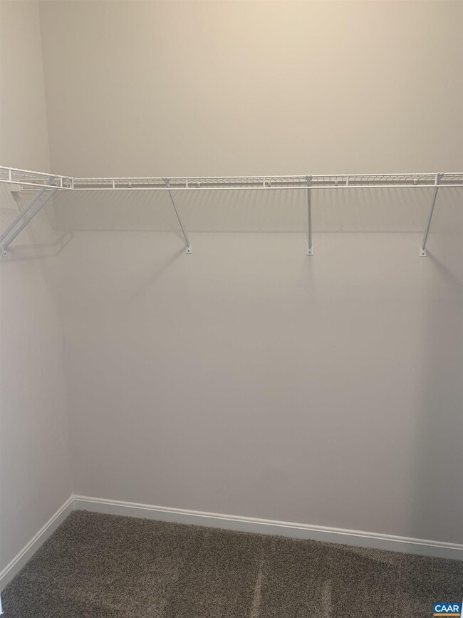 Building Photo - 758 Round Hill Rd