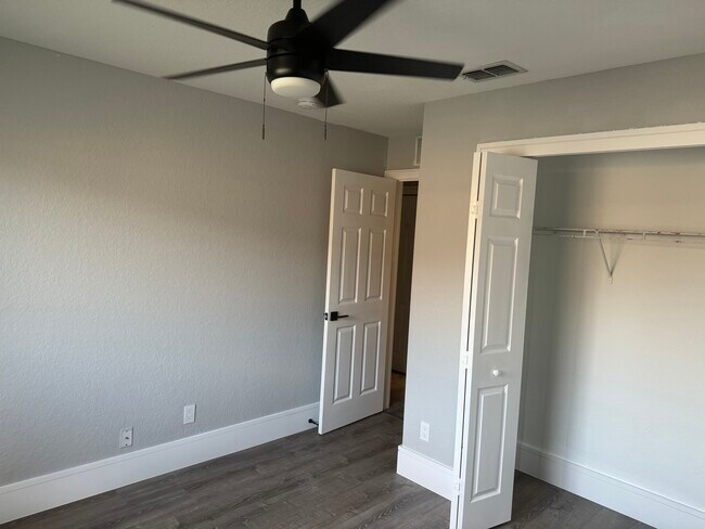 Building Photo - 1614 SW 27th St