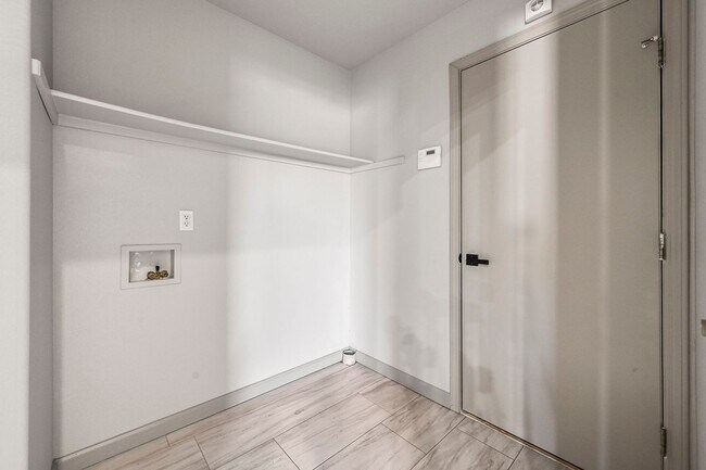 Building Photo - 5540 Almont Ave