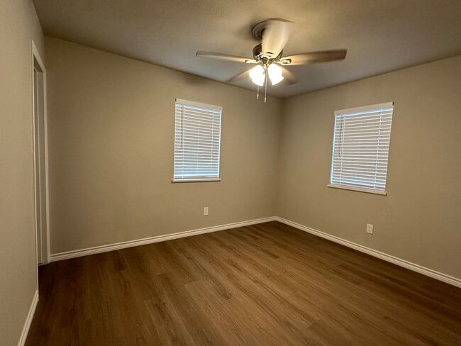 Building Photo - Won't last!