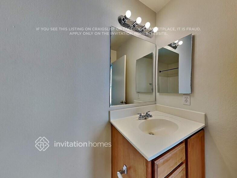 Building Photo - 2443 W Mobile Ln