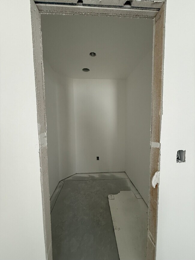 Building Photo - Patio Home in Hollister (4 Bedrooms withou...