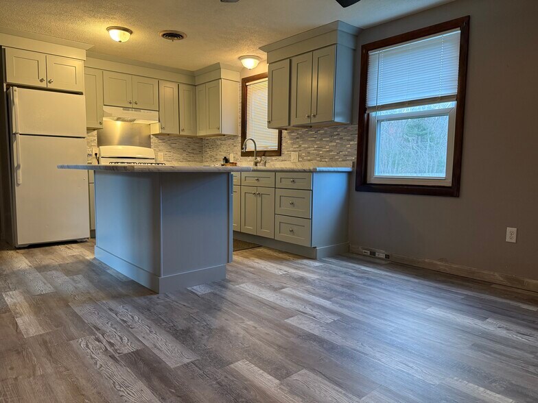 Building Photo - 388 Newcomb Rd