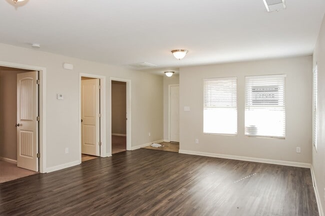 Building Photo - 135 Wethersfield Dr