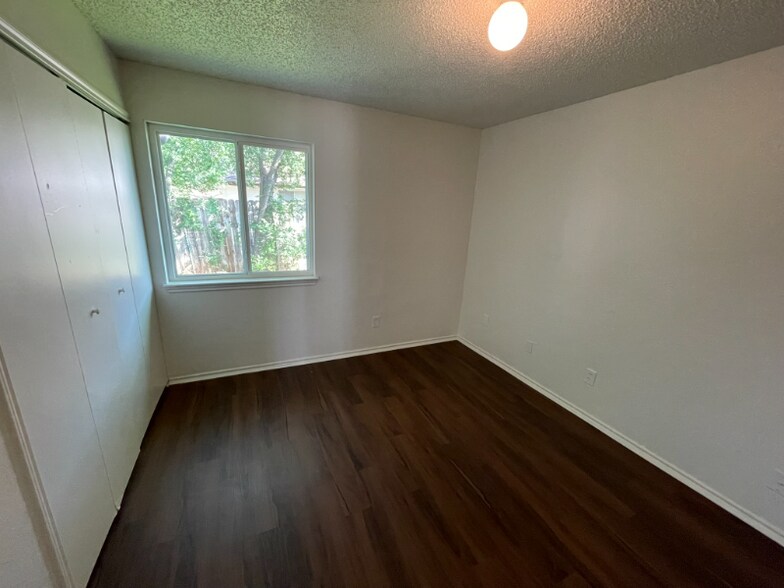 Building Photo - 8826 Meadow Trace St