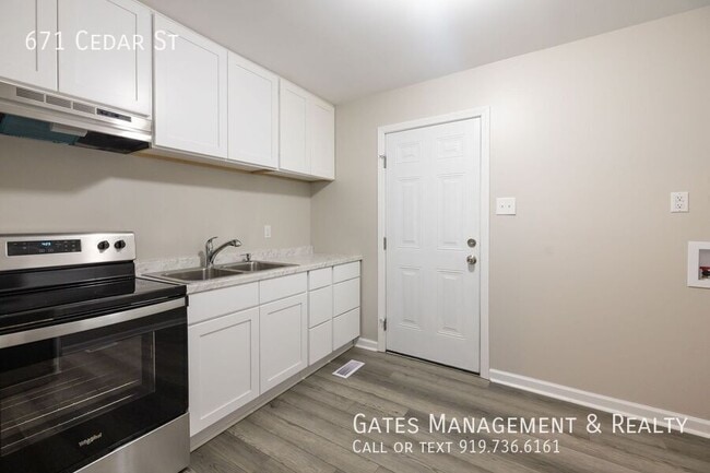 Building Photo - 671 Cedar St