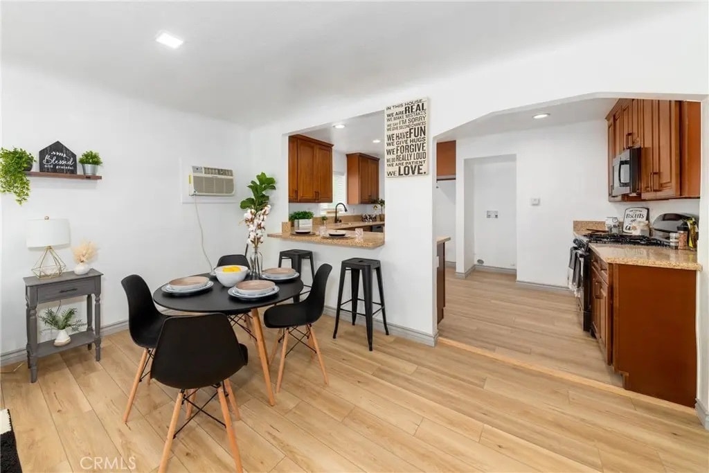 Building Photo - 218 E Hullett St