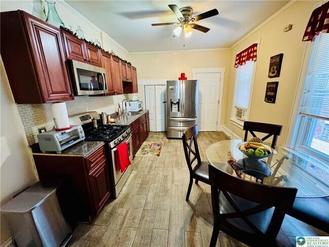 Building Photo - 1523 W Chew St