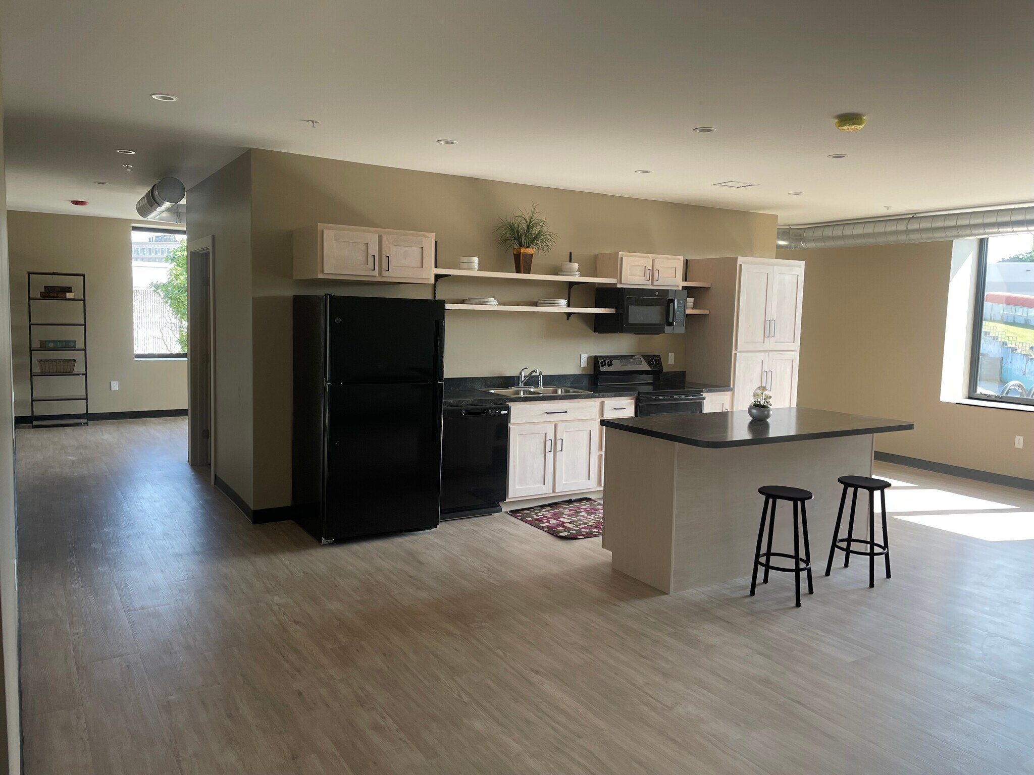 Building Photo - 302 Court St