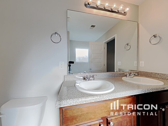Building Photo - 3650 Lebella Ln