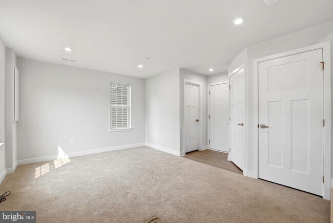 Building Photo - 9623 Tall Oaks Rd