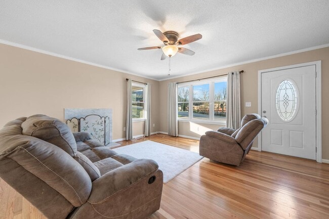 Building Photo - 313 Arrowood St SE