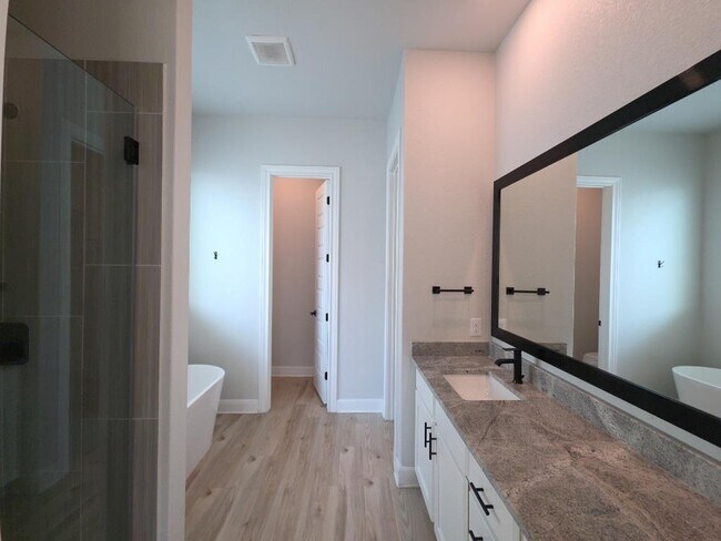 Building Photo - 17813 Clairess Ln