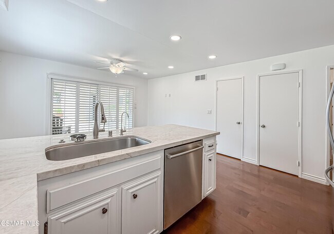 Building Photo - 2829 Shoreview Cir