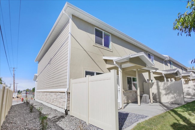Building Photo - 1167 W 325 N