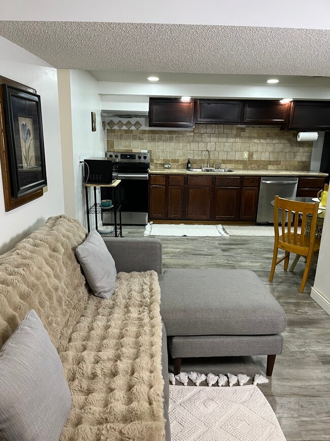 Building Photo - 5652 Ozark Ave N