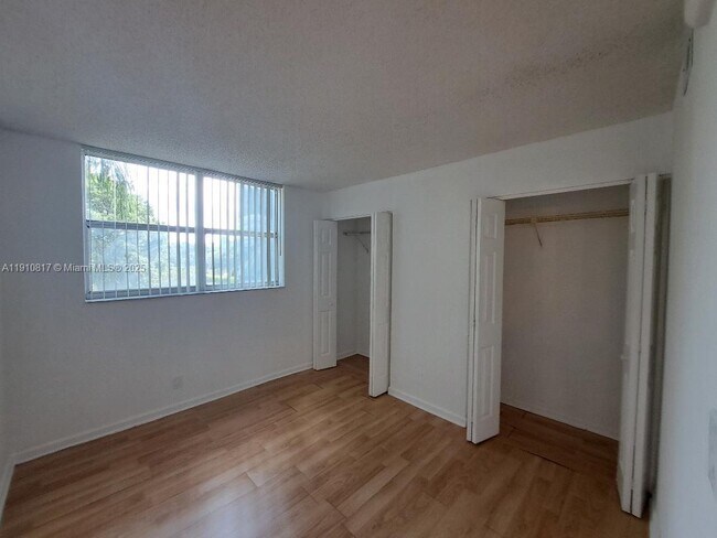 Building Photo - 500 Executive Center Dr