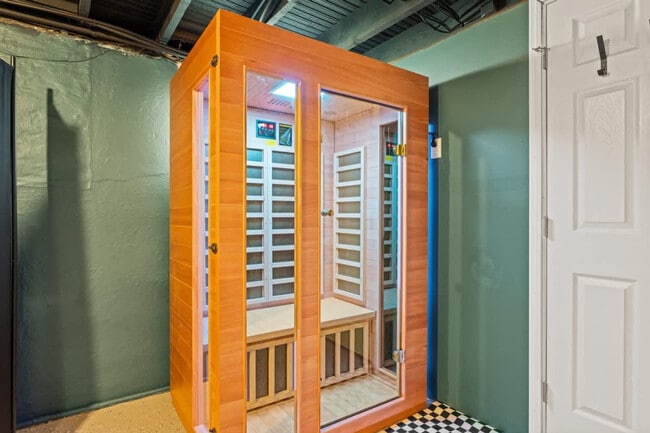 Building Photo - 2850 Hazel Ave