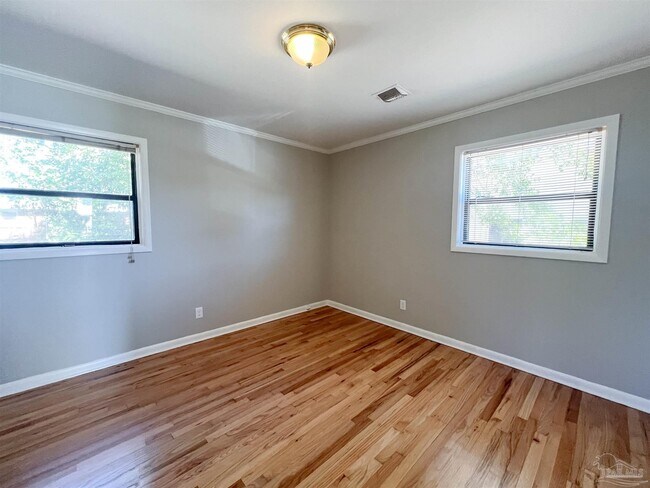 Building Photo - 3730 Forest Glen Dr