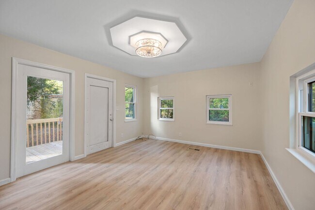 Building Photo - 4667 Hamilton Ave