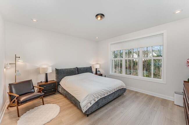 Building Photo - Contemporary 3 Bed, 2 Bath Ranch in Briar ...