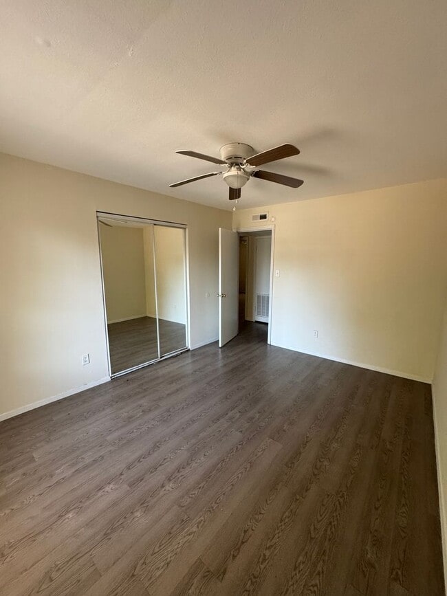 Building Photo - Spacious & Stylish Condo in Chateau DeVille – A Rare Find!