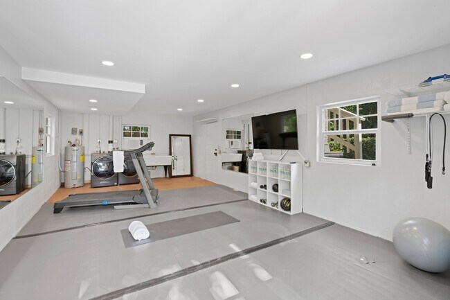 Building Photo - 727 Claremore Dr