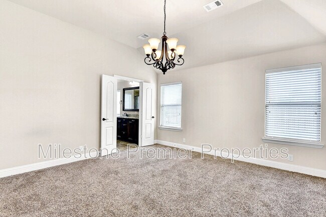Building Photo - 520 Endicott Dr