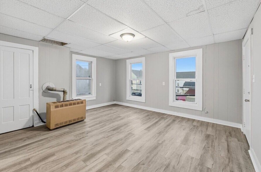 Building Photo - 255 Rodman St