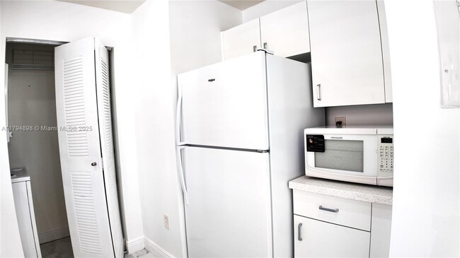 Building Photo - 14905 SW 80th St