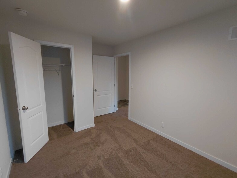 Building Photo - 2014 Gull Ln NW