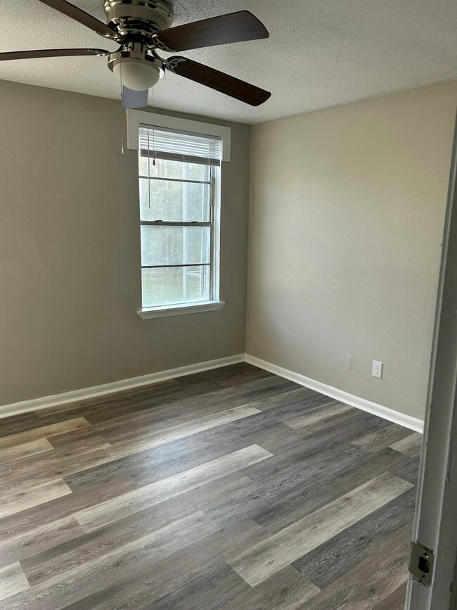 Building Photo - 1116 Ash Ave