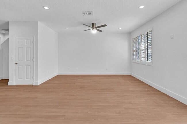 Building Photo - 4945 Fulton St