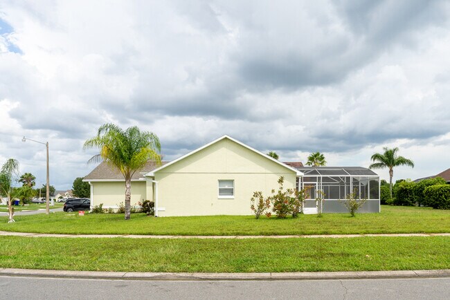 Building Photo - 3 bed with Solar heating Private Pool