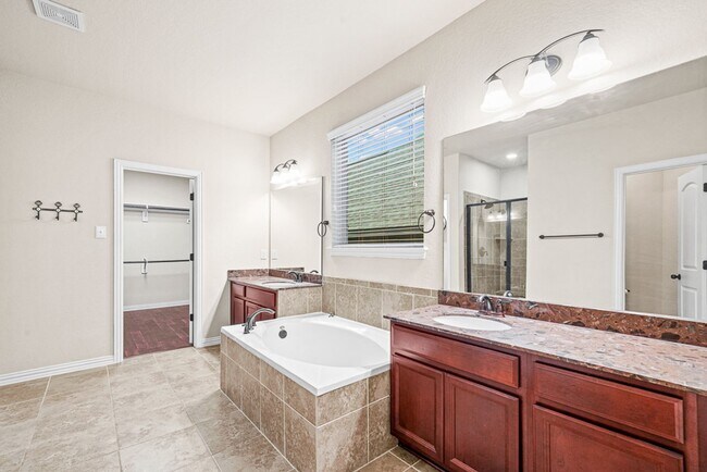 Building Photo - Bella Vista Rental - 5 Bedroom 3.5 bath!