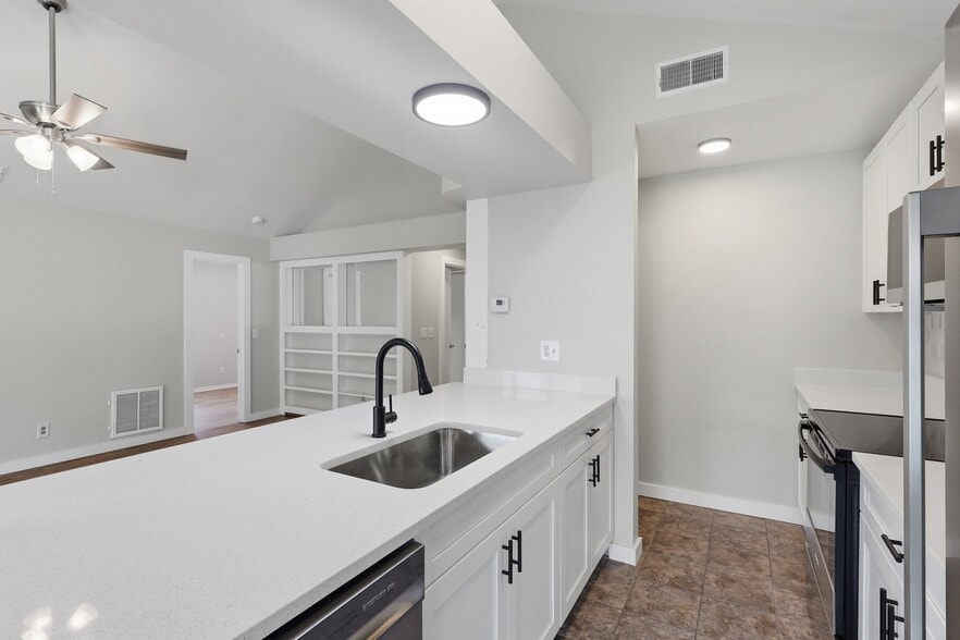 Building Photo - 3751 Mackenzie Ct