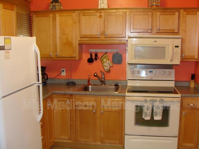 Building Photo - 547 E Macon St